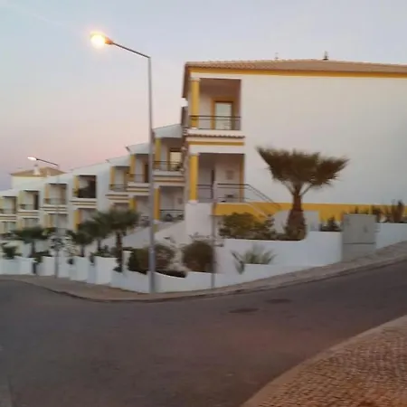 펜션 Portugal, Guia, Town House In Manicured Gardens *